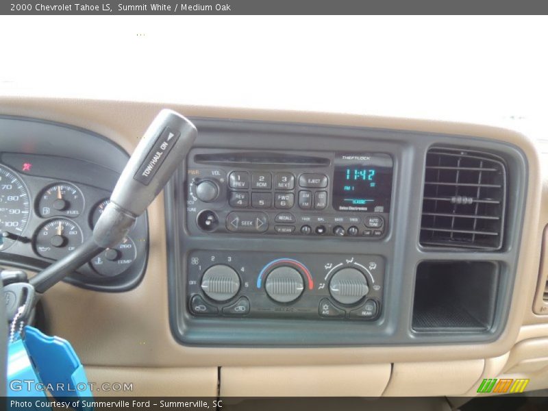 Summit White / Medium Oak 2000 Chevrolet Tahoe LS
