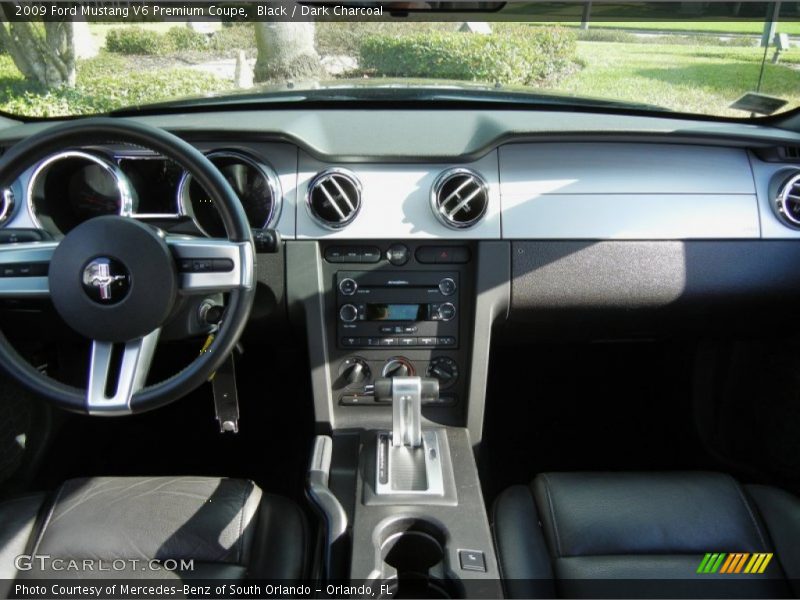 Dashboard of 2009 Mustang V6 Premium Coupe