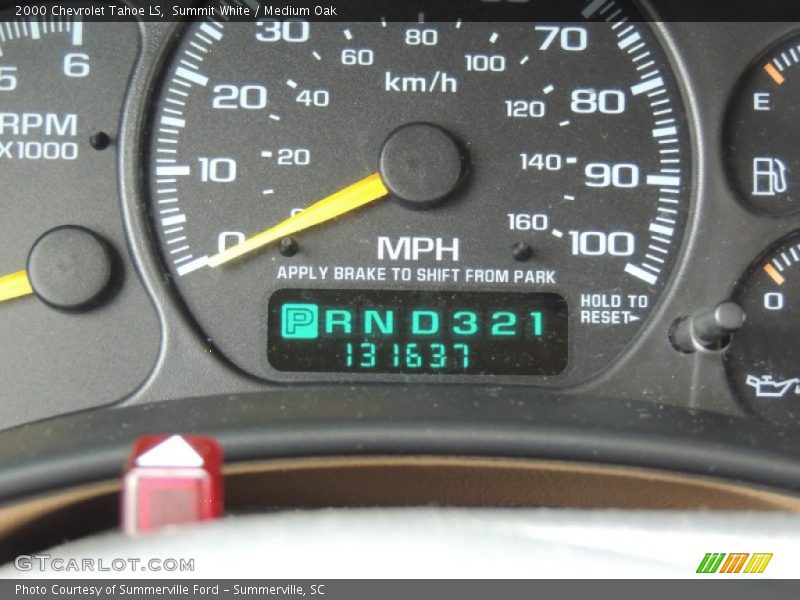 Summit White / Medium Oak 2000 Chevrolet Tahoe LS