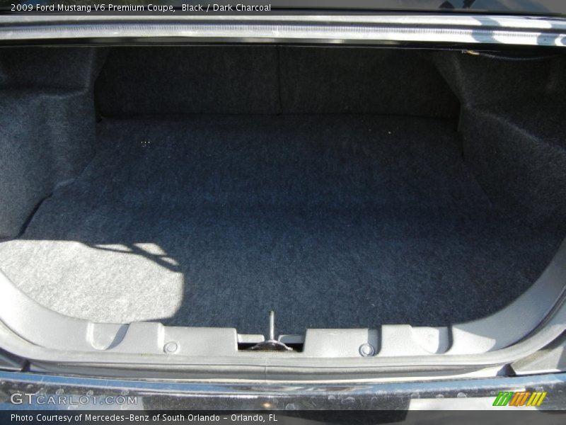  2009 Mustang V6 Premium Coupe Trunk