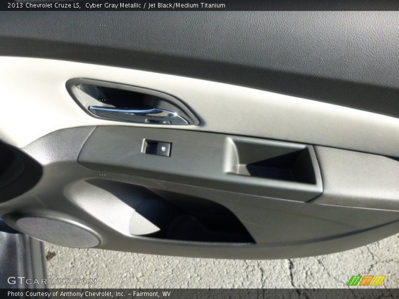 Cyber Gray Metallic / Jet Black/Medium Titanium 2013 Chevrolet Cruze LS