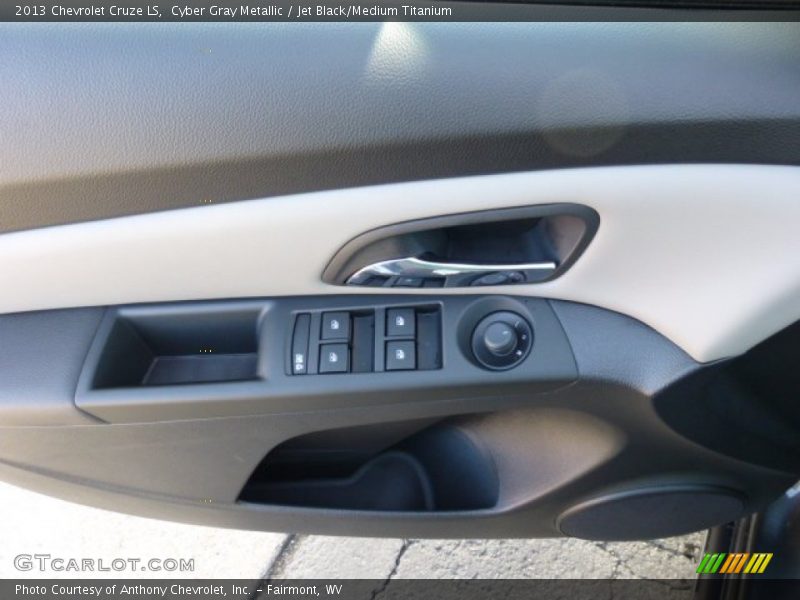 Cyber Gray Metallic / Jet Black/Medium Titanium 2013 Chevrolet Cruze LS