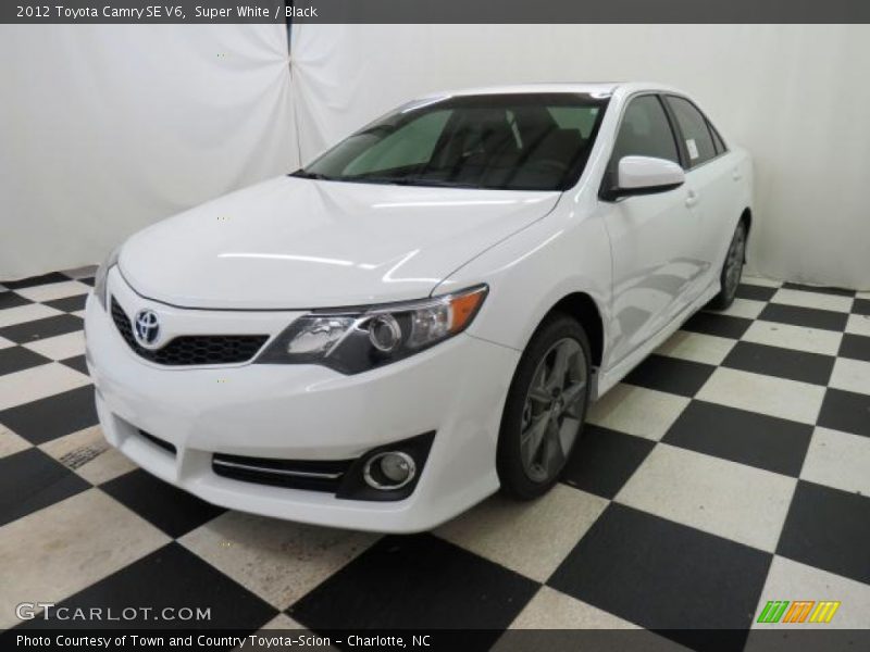 Super White / Black 2012 Toyota Camry SE V6