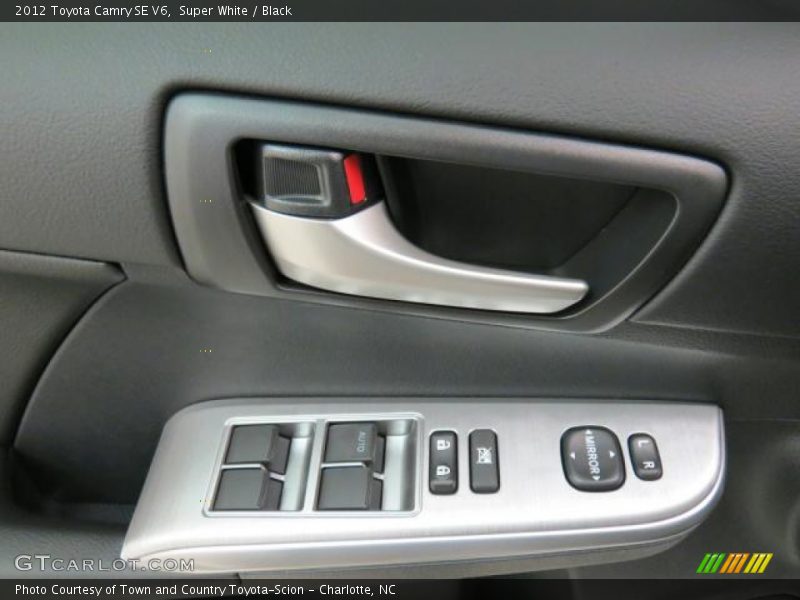 Super White / Black 2012 Toyota Camry SE V6