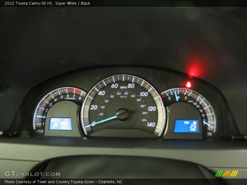 Super White / Black 2012 Toyota Camry SE V6
