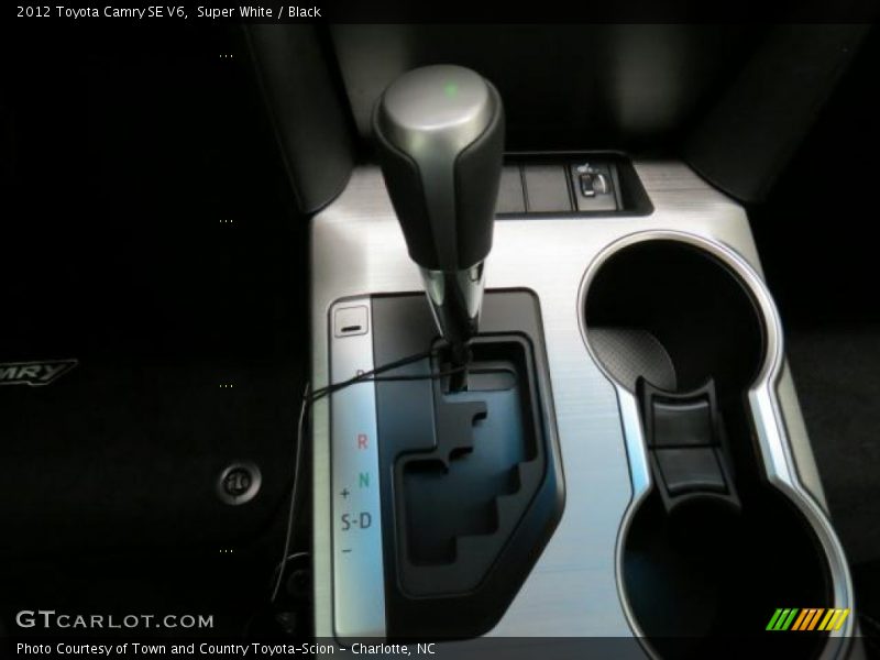 Super White / Black 2012 Toyota Camry SE V6