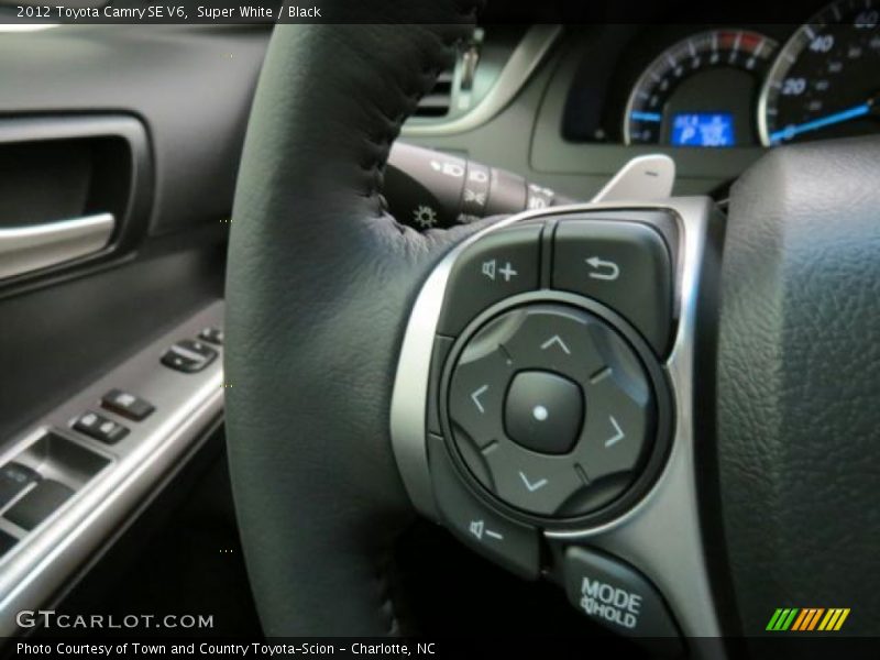 Super White / Black 2012 Toyota Camry SE V6
