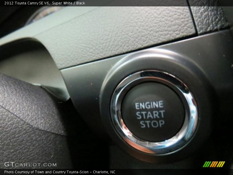 Super White / Black 2012 Toyota Camry SE V6