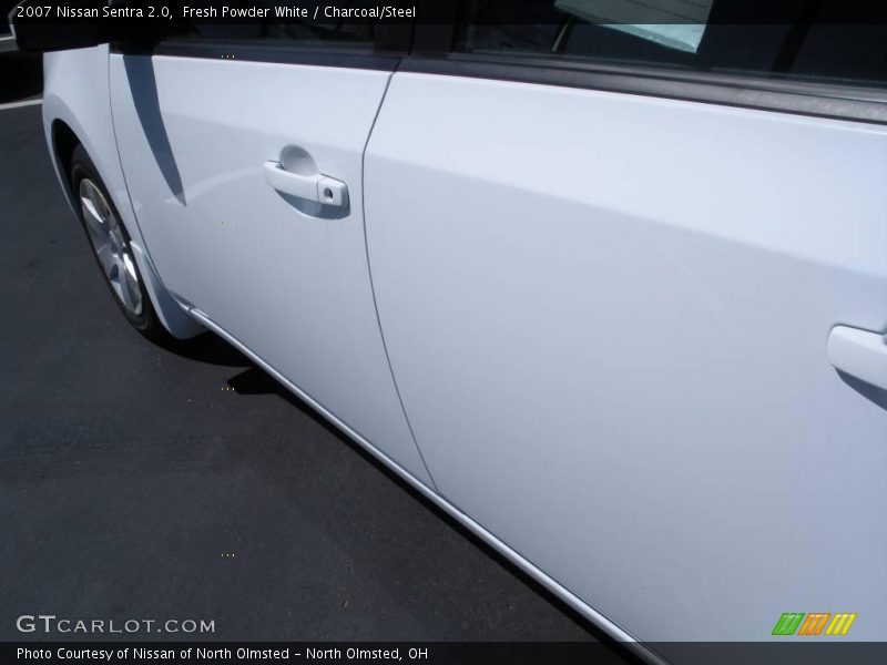 Fresh Powder White / Charcoal/Steel 2007 Nissan Sentra 2.0