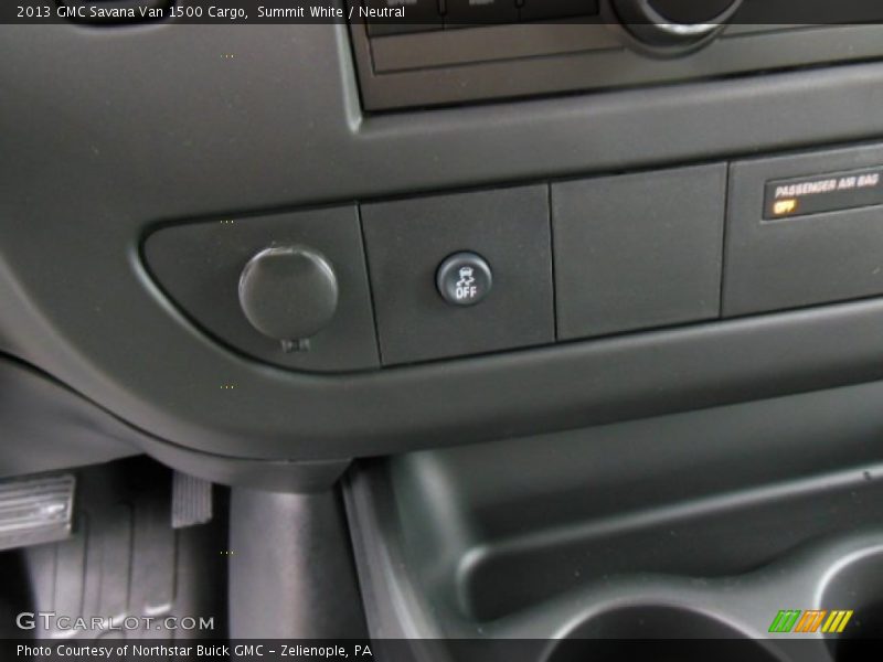 Summit White / Neutral 2013 GMC Savana Van 1500 Cargo