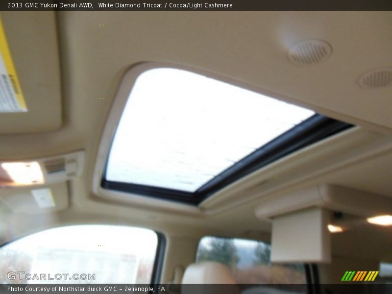 White Diamond Tricoat / Cocoa/Light Cashmere 2013 GMC Yukon Denali AWD