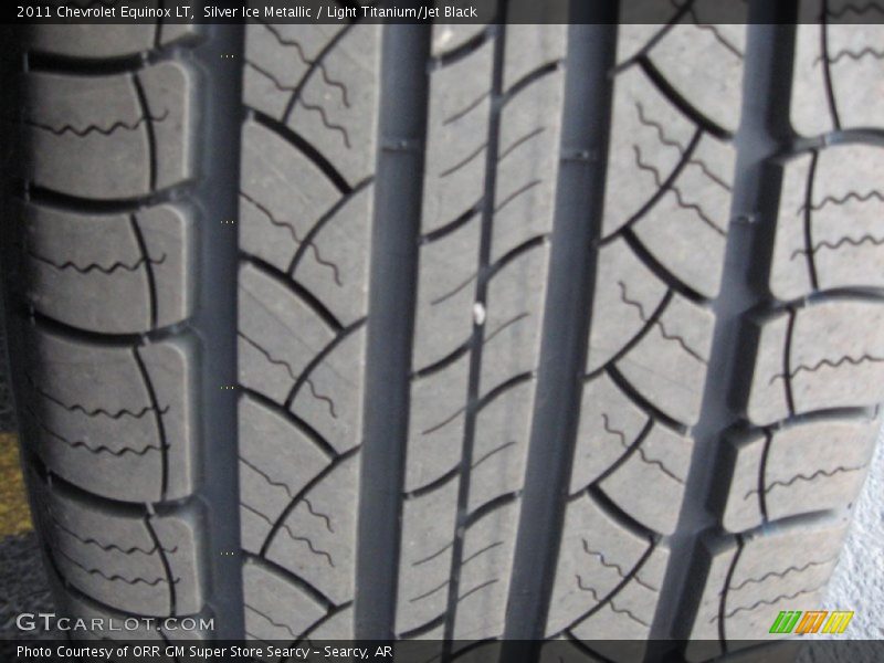 Silver Ice Metallic / Light Titanium/Jet Black 2011 Chevrolet Equinox LT