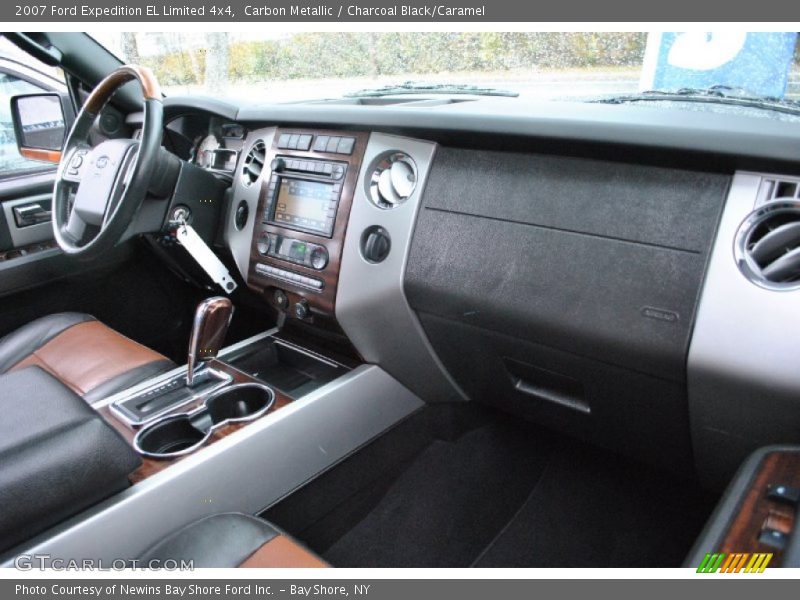 Dashboard of 2007 Expedition EL Limited 4x4