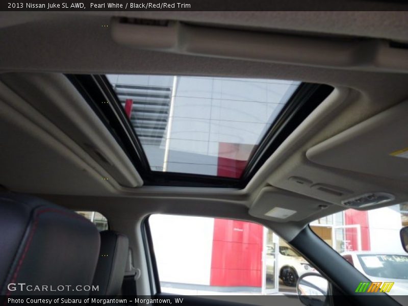 Sunroof of 2013 Juke SL AWD