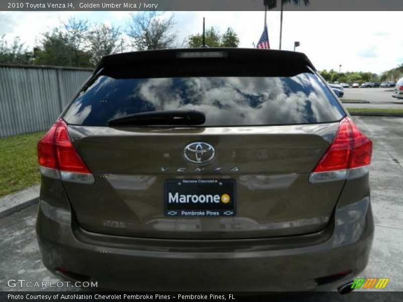 Golden Umber Mica / Ivory 2010 Toyota Venza I4