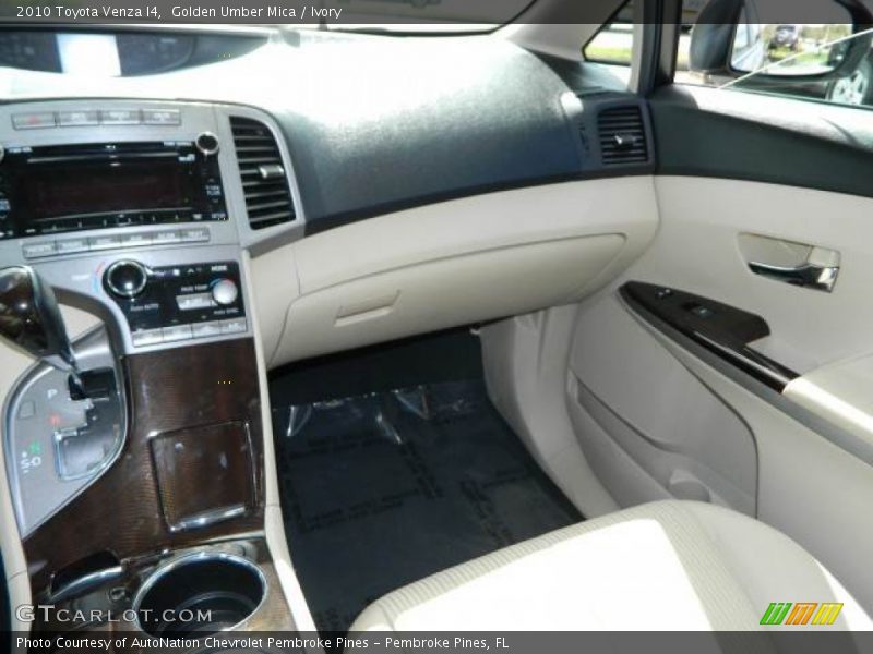 Golden Umber Mica / Ivory 2010 Toyota Venza I4