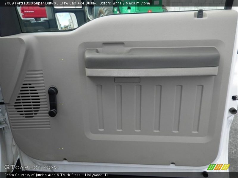 Door Panel of 2009 F350 Super Duty XL Crew Cab 4x4 Dually