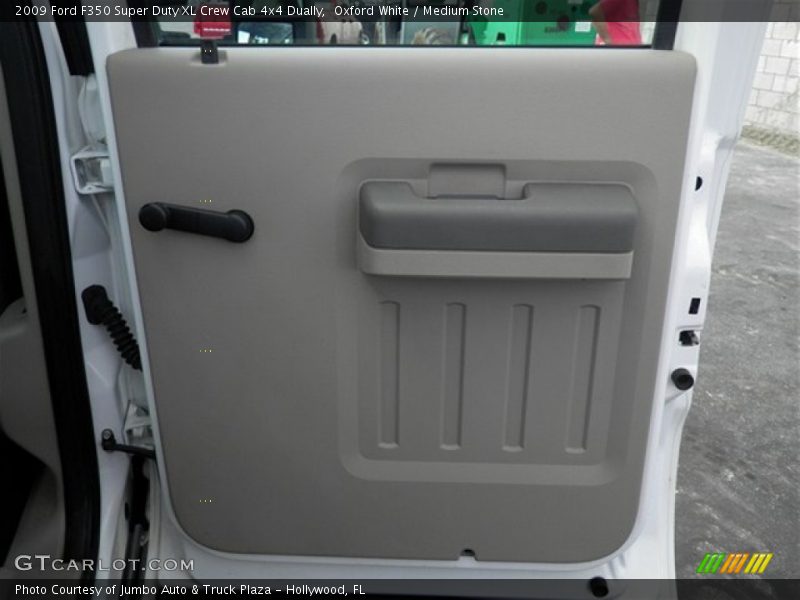 Door Panel of 2009 F350 Super Duty XL Crew Cab 4x4 Dually