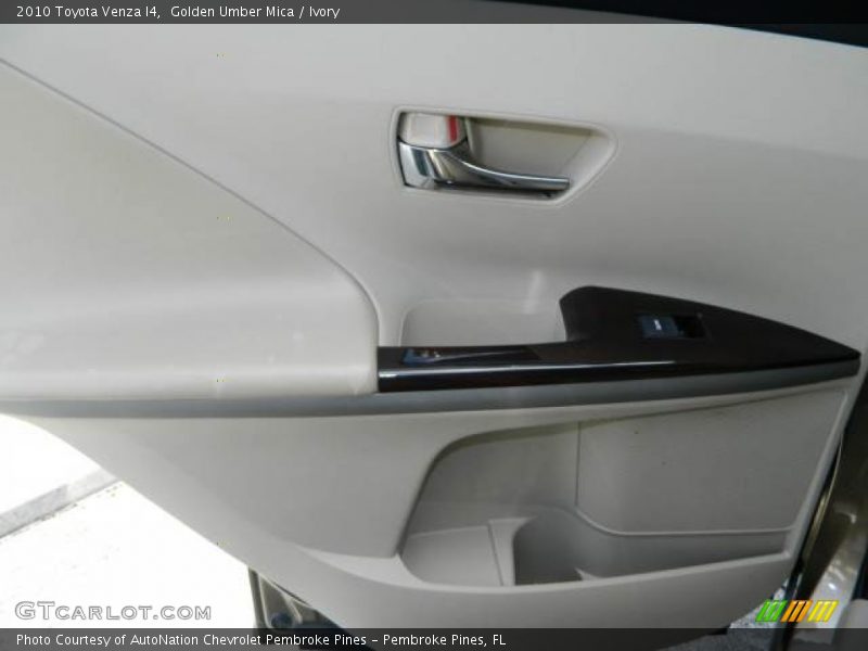 Golden Umber Mica / Ivory 2010 Toyota Venza I4