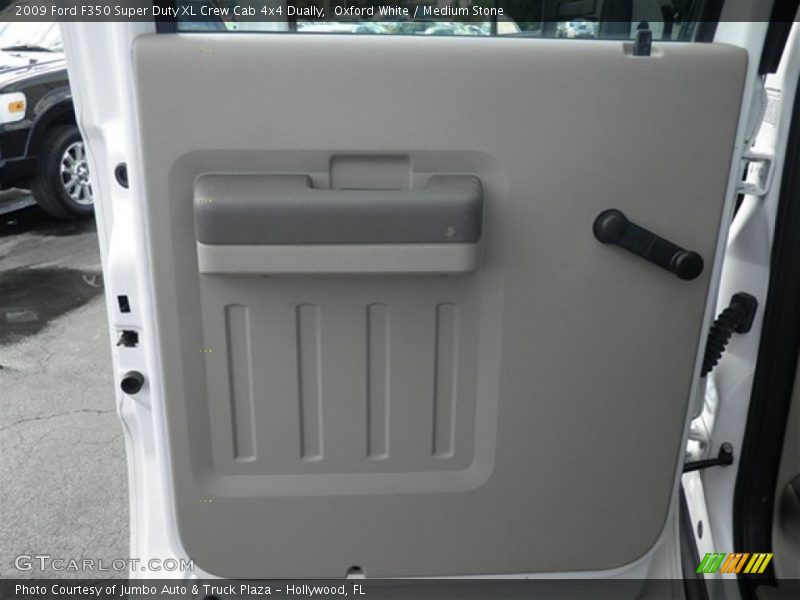 Door Panel of 2009 F350 Super Duty XL Crew Cab 4x4 Dually