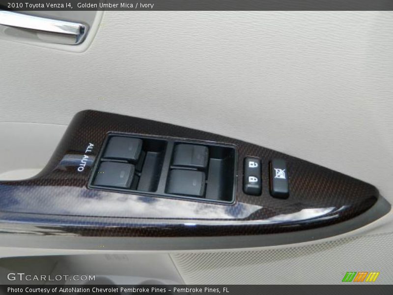 Golden Umber Mica / Ivory 2010 Toyota Venza I4