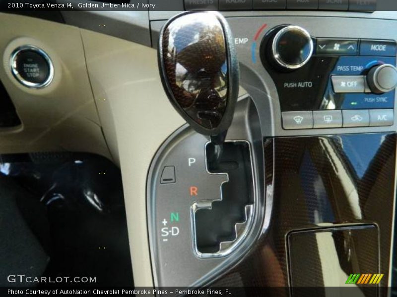 Golden Umber Mica / Ivory 2010 Toyota Venza I4