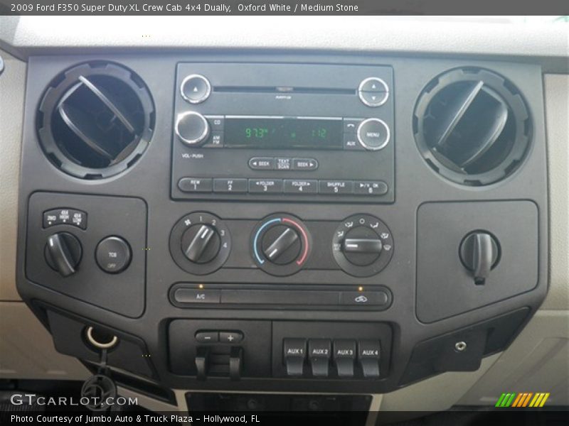 Controls of 2009 F350 Super Duty XL Crew Cab 4x4 Dually