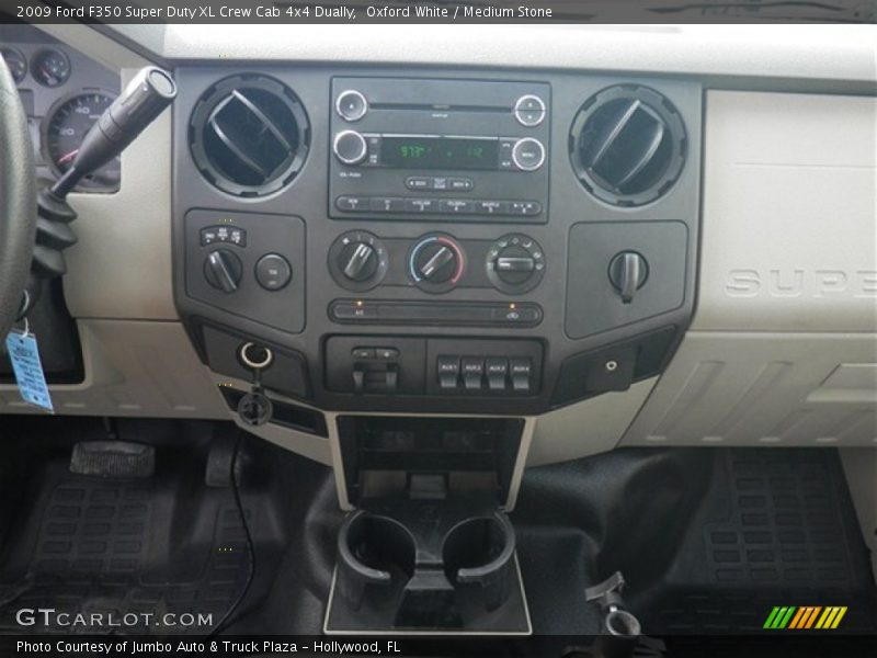 Oxford White / Medium Stone 2009 Ford F350 Super Duty XL Crew Cab 4x4 Dually