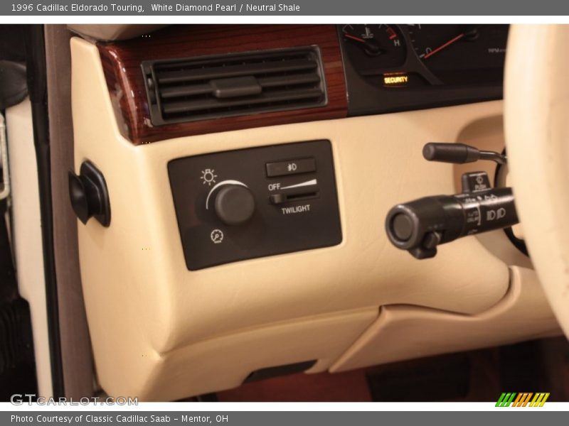 Controls of 1996 Eldorado Touring