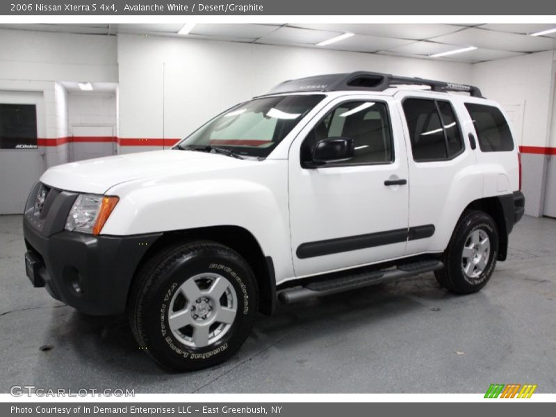 Avalanche White / Desert/Graphite 2006 Nissan Xterra S 4x4