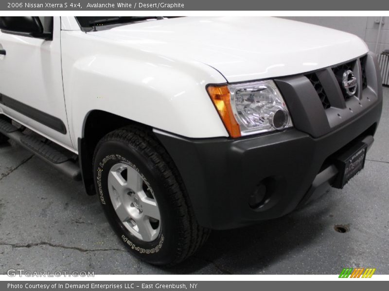 Avalanche White / Desert/Graphite 2006 Nissan Xterra S 4x4