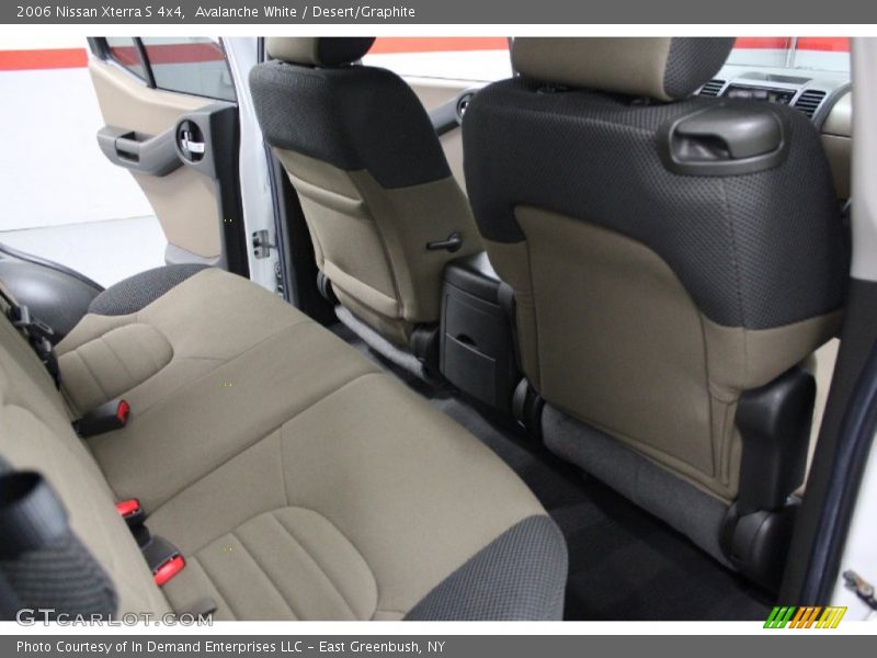 Avalanche White / Desert/Graphite 2006 Nissan Xterra S 4x4