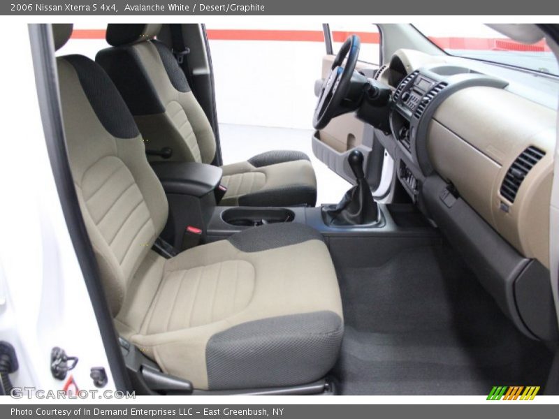 Avalanche White / Desert/Graphite 2006 Nissan Xterra S 4x4