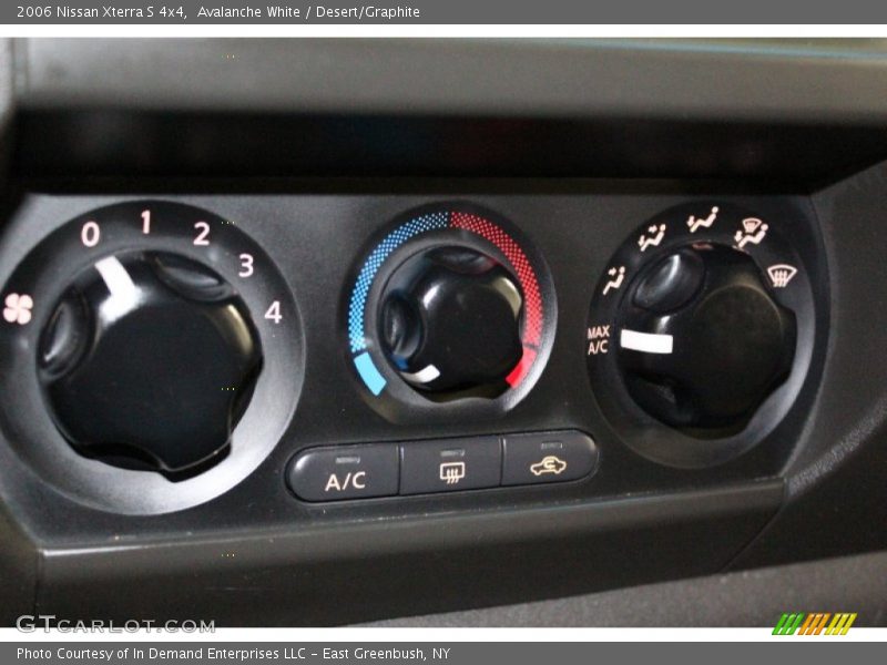 Avalanche White / Desert/Graphite 2006 Nissan Xterra S 4x4