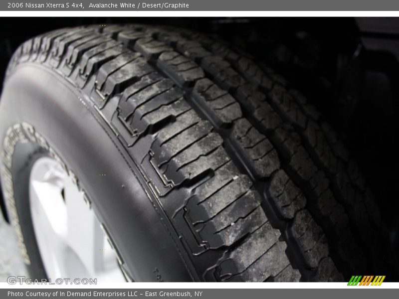 Avalanche White / Desert/Graphite 2006 Nissan Xterra S 4x4