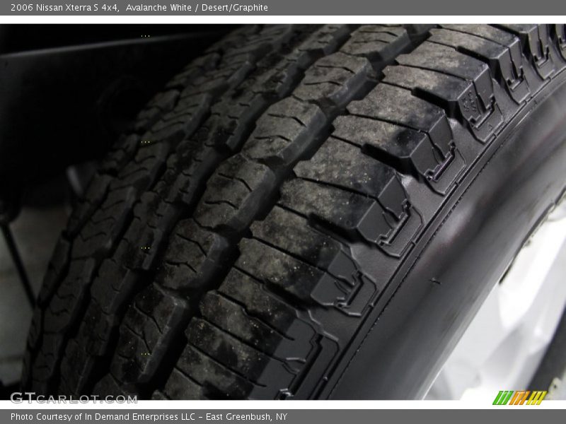 Avalanche White / Desert/Graphite 2006 Nissan Xterra S 4x4
