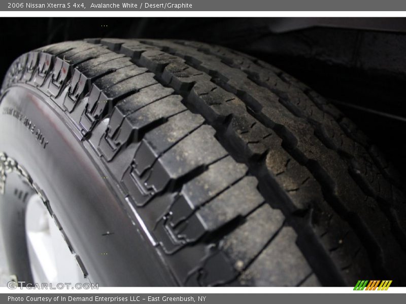 Avalanche White / Desert/Graphite 2006 Nissan Xterra S 4x4