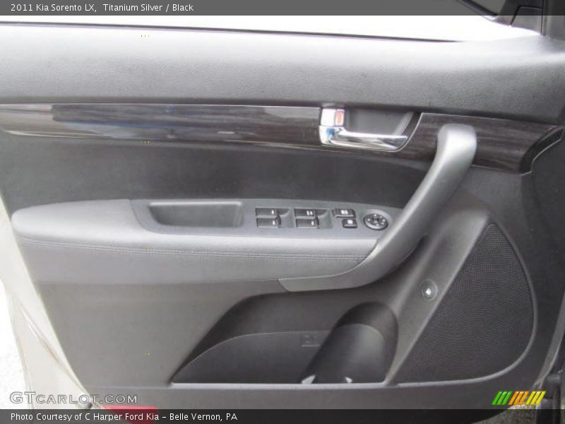 Titanium Silver / Black 2011 Kia Sorento LX