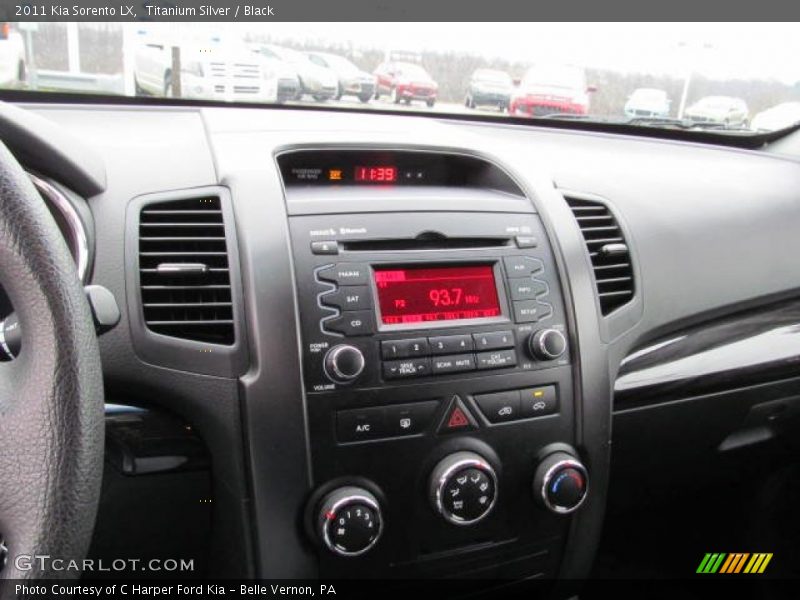 Titanium Silver / Black 2011 Kia Sorento LX