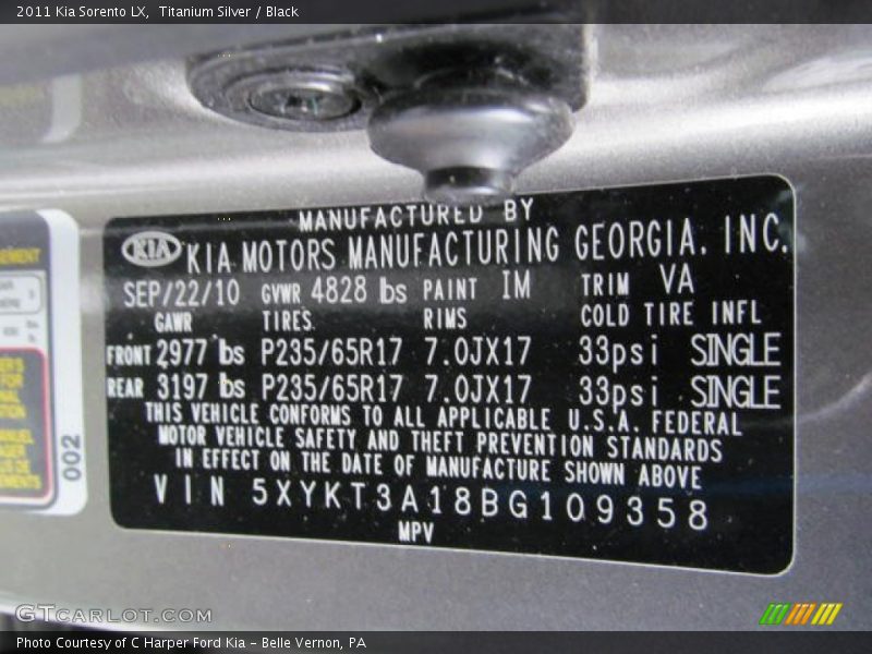 Titanium Silver / Black 2011 Kia Sorento LX