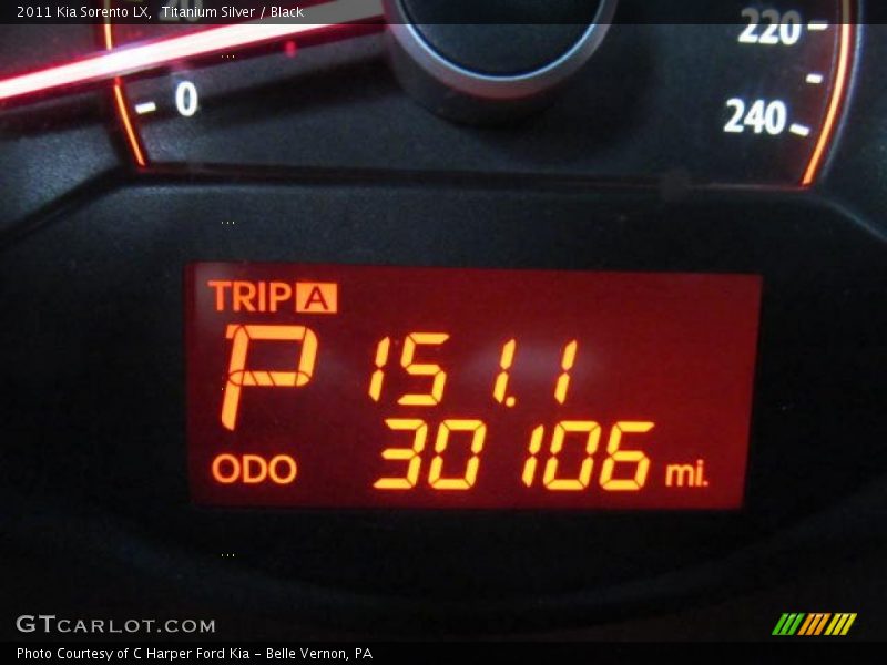 Titanium Silver / Black 2011 Kia Sorento LX