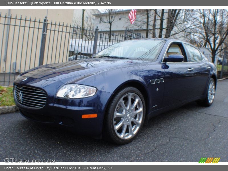 Blu Nettuno (Blue Metallic) / Avorio 2005 Maserati Quattroporte