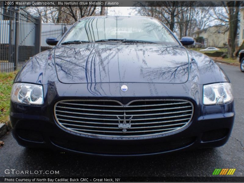 Blu Nettuno (Blue Metallic) / Avorio 2005 Maserati Quattroporte