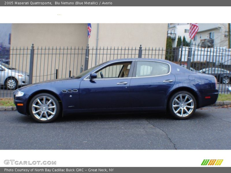 Blu Nettuno (Blue Metallic) / Avorio 2005 Maserati Quattroporte