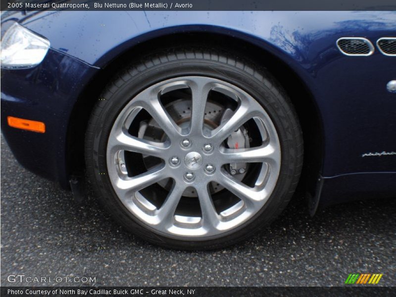 Blu Nettuno (Blue Metallic) / Avorio 2005 Maserati Quattroporte