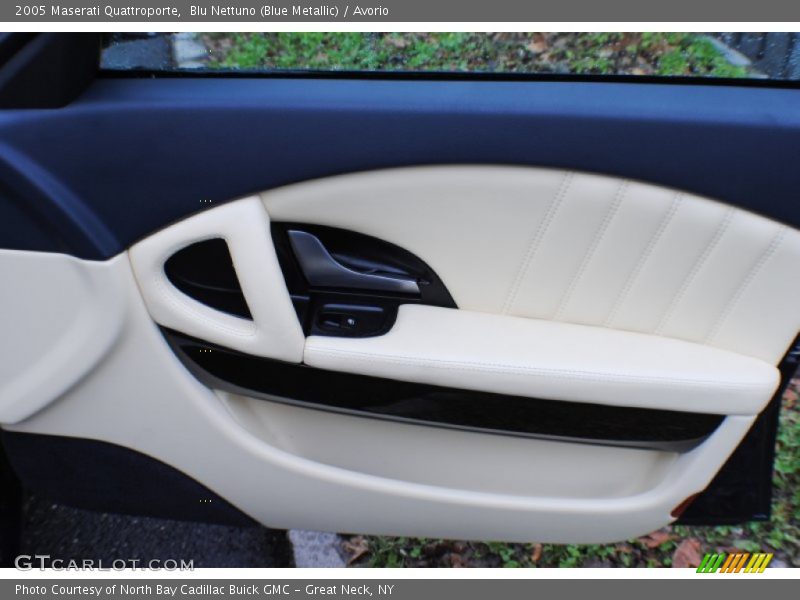 Blu Nettuno (Blue Metallic) / Avorio 2005 Maserati Quattroporte