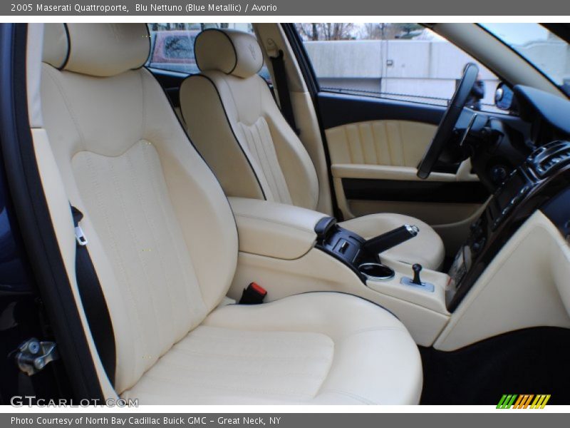 Blu Nettuno (Blue Metallic) / Avorio 2005 Maserati Quattroporte