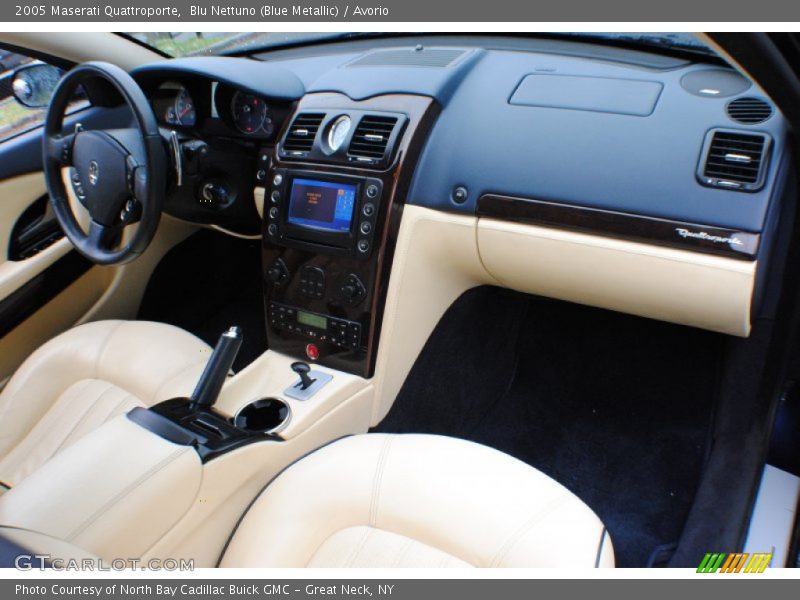 Blu Nettuno (Blue Metallic) / Avorio 2005 Maserati Quattroporte