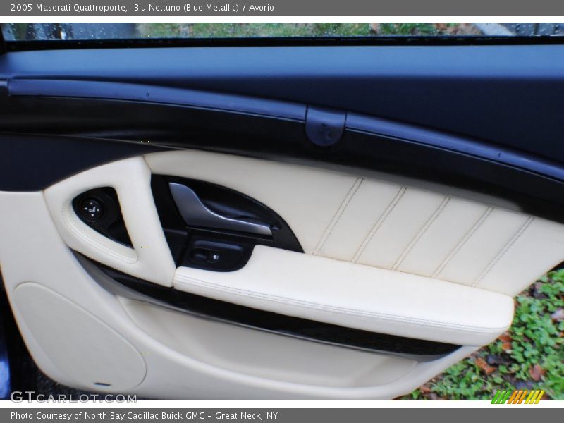 Blu Nettuno (Blue Metallic) / Avorio 2005 Maserati Quattroporte