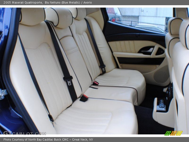 Blu Nettuno (Blue Metallic) / Avorio 2005 Maserati Quattroporte